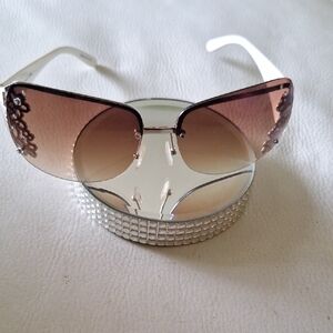 Women's Butterfly Sunglasses in Gradient Brown with White Temples